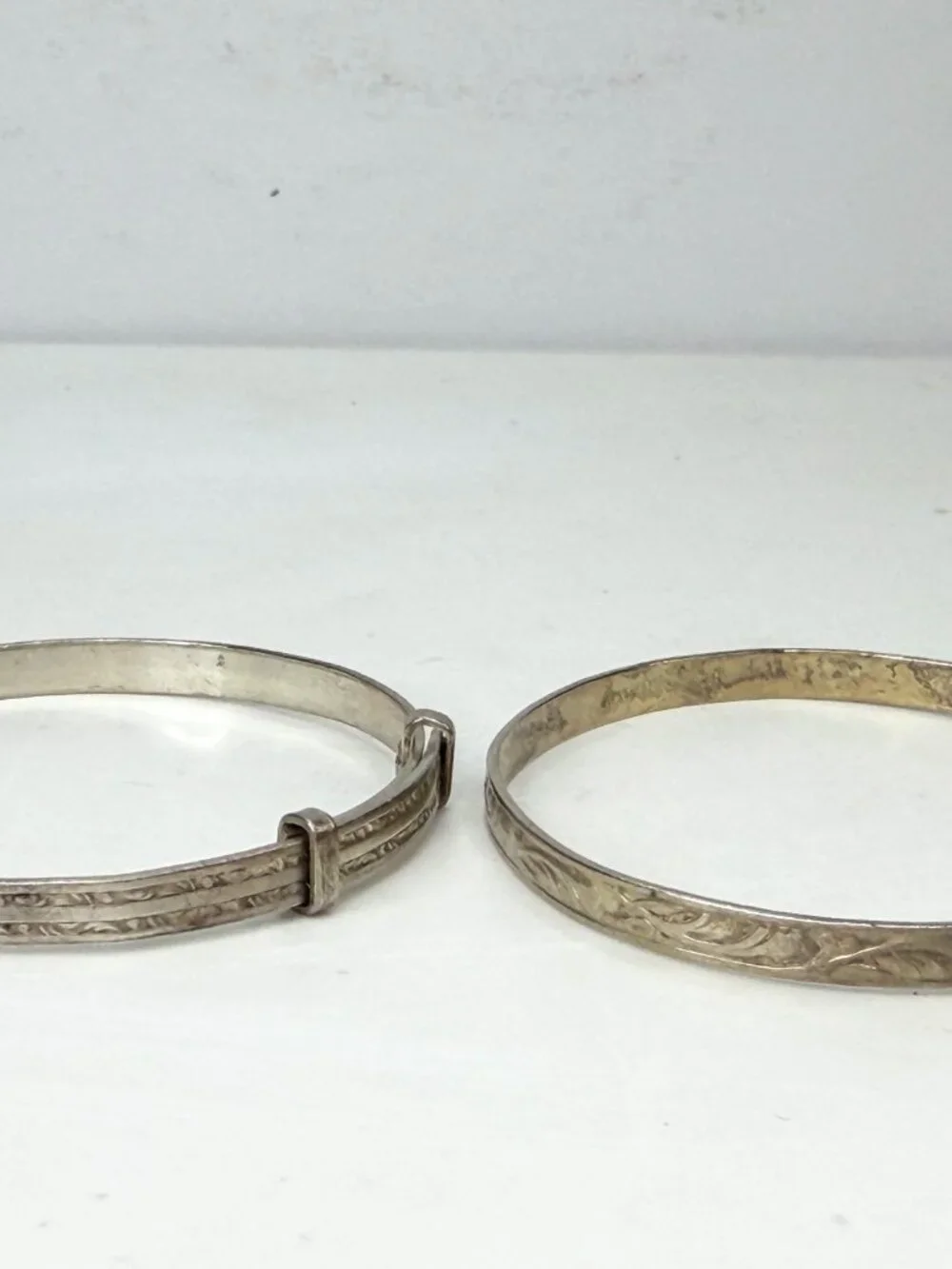 Vintage British Silver Adjustable Engraved Bangle Bracelets Pair 12.7g JR1943